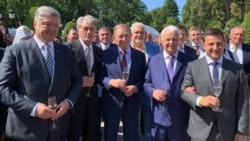 Групове фото українських президентів (зліва направо): Петро Порошенко, Віктор Ющенко, Леонід Кучма, Леонід Кравчук, Володимир Зеленський