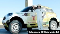 Prezident Gurbanguly Berdimuhamedow "Amul-Hazar 2018" rallisi wagtynda. Arhiw suraty