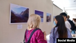 "Эрип жаткан мөңгүлөрдүн бийи" аттуу сүрөт көргөзмөсү.