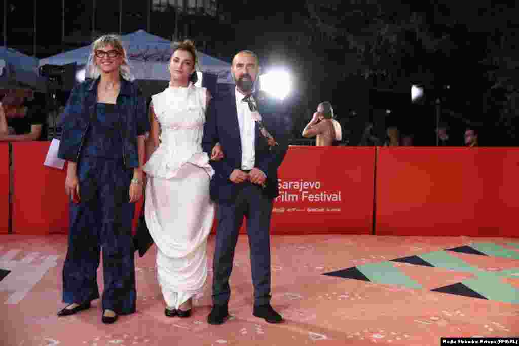 Bh. rediteljica Jasmila Žbanić s kćerkom i suprugom. 