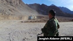 Кыргыз-тадик чек арасы, архивдик сүрөт. 