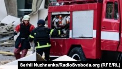 Робота рятувальників на місці російського удару, фото ілюстративне