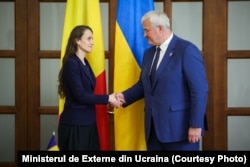 Ministra Afacerilor Externe din România, Oana Țoiu, și ministrul de externe ucrainean Andrii Sîbiha, Kiev, în august 2025.