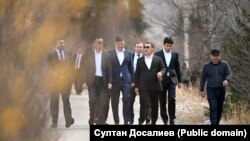 Президент Садыр Жапаров жана Чанпэн Чжао «Ала-Арча» паркында