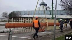 Демонтажа на стар и неупотреблив радар на Меѓународниот Аеродром Скопје. 14.12.2025. 