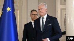 Гітанас Наўседа вяртаўся зь Фінляндыі, дзе 2 верасьня быў зь візытам. 