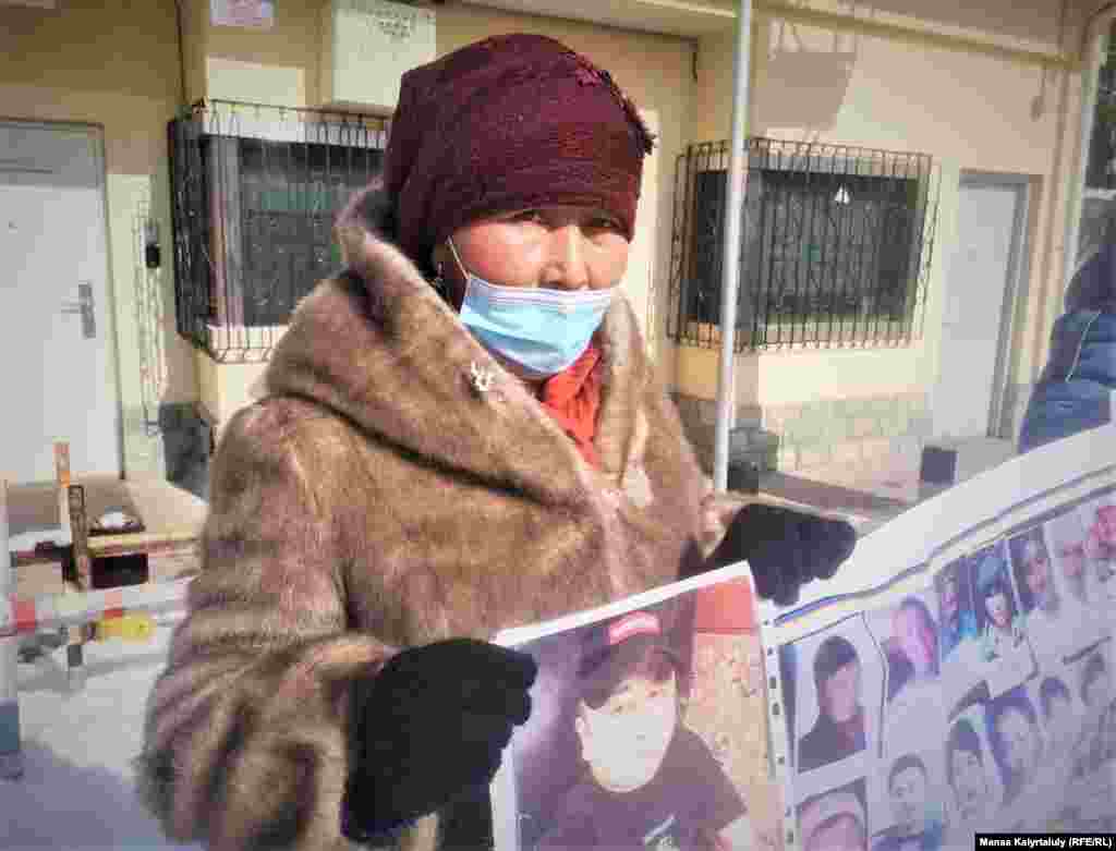 Human Rights Watch халықаралық адам құқығын қорғау ұйымы есебінше, 2016 жылдан бері Шыңжаңда 250 мыңнан аса адам сотталып, түрмеге қамалған. Бұл Шыңжаңдағы "саяси тәрбие лагеріне" қамалған миллиондай адамның есебінен бөлек.