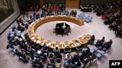 Ambasadorët dhe përfaqësuesit në Këshillin e Sigurimit të Kombeve të Bashkuara votojnë për rezolutën amerikane për planin e Donald Tumpit për Gazën, 17 nëntor, Nju Jork.