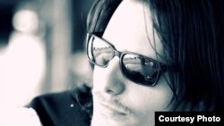 Reditelj Danilo Marunović priveden od strane BIA u Beogradu 27. juna