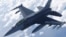 Истребитель F-16 ВВС США, участвующий в учениях Sabre Strike, пролетает над Эстонией, 6 июня 2018 года