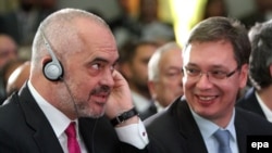Premijer Albanije Edi Rama i predsednik Vlade Srbije Aleksandar Vučić na Poslovnom forumu Srbija - Albanija, u Nišu, 14. oktobra 2016.