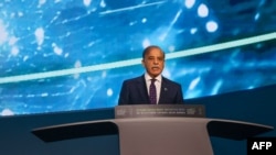 شهباز شریف د پانګونې په اړه یوې غونډې ته وینا کوي - انځور له ارشیفه