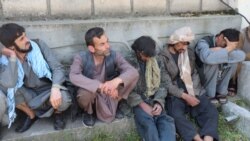 معتادان جمع‌آوری شده در مرکز بدخشان