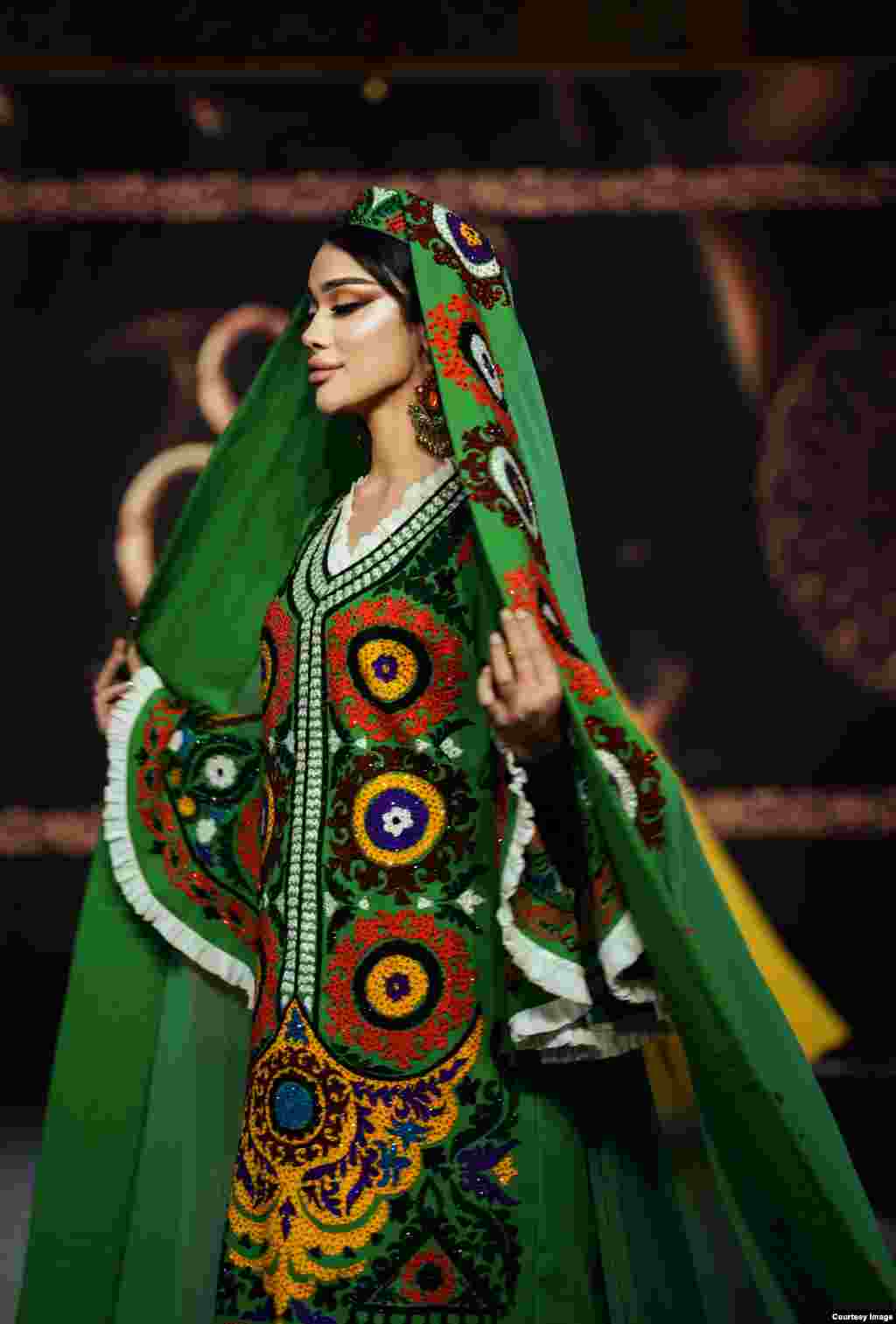 Коллекция "Чакан" от дома моды Хуршеда Сатторова на Milli Fashion Show 2025.