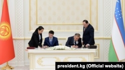 Подписание меморандума о взаимопонимании между «Нацэнергохолдингом» Кыргызстана и «Узбекгидроэнерго» по сотрудничеству в области реализации проекта строительства Камбаратинской ГЭС – 1. Ташкент, 6 октября 2017 года.