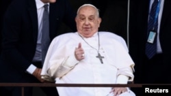 Папа Франциск на балконі лікарні Джемеллі 23 березня