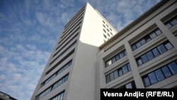 Posebno odeljenje za organizovani kriminal Višeg suda u Beogradu ukinulo je pritvor sedmorici osumnjičenih koji su uhapšeni 1. jula u okviru istrage privrednog društva “Jovanjica” i oni će se u nastavku postupka braniti sa slobode, potvrđeno je u tom sudu za RSE. 