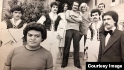 ابی لیتلز نفر دوم از چپ