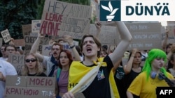 Korrupsiýa garşy edaralaryň garaşsyzlygyny çäklendirýän kanuna garşy geçirilen protestler