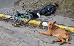 Soldații ruși fac referire, potrivit intercepărilor, la o persoană care mergea cu bicicleta pe stradă și pe care au ucis-o.