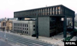 У гэтым будынку з 1995 да 2009 году на Вацлаўскай плошчы ў Празе разьмячалася Радыё Свабодная Эўропа / Радыё Свабода. Цяпер гэта Нацыянальны музэй