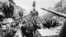 Trupele sovietice invadează Cehoslovacia. 21 august 1968