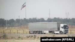 Приграничный пост Сарах на границе между Туркменистаном и Ираном  