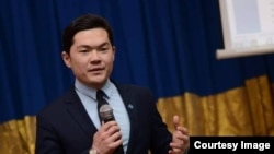 Айбек Теңизбаев.