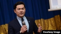 Айбек Теңизбай.