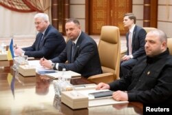 Зліва направо: глава МЗС України Андрій Сибіга, голова Офісу президента Андрій Єрмак та міністр оброни Рустем Умєров на переговорах з делегацією США в Саудівській Аравії