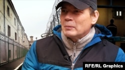 Морской пехотинец Максим Полупанов на фоне российской колонии. Фотоколлаж