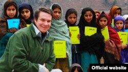 Author Greg Mortenson with Pakistani schoolchildren