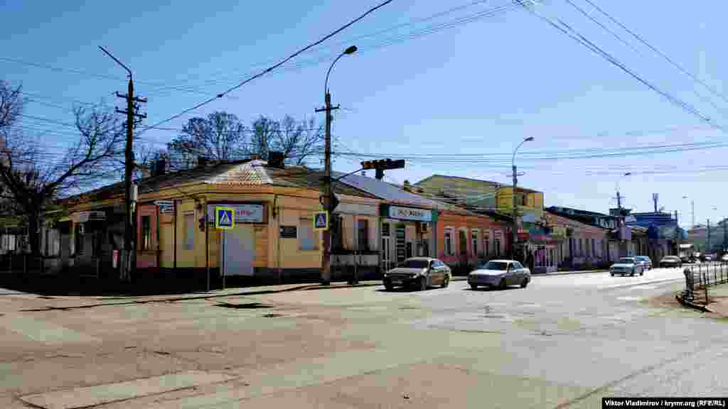 1981 року з'являються перші згадки вулиці Караїмської. 1955 року вона була перейменована на честь героя Громадянської війни, командира Олександра Пархоменка