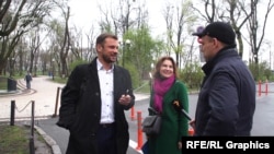 Сергій Бабак та Ірина Венедіктова, за їхніми словами, прийшли в Маріїнський парк, щоб випити кави