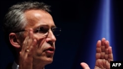 Secretarul general al NATO, Jens Stoltenberg, spune că decizia de expulzare a diplomaților ruși vine în urma amplificării activității maligne a Rusiei.