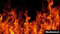 По словам сотрудника МВД в тушении пожара участвовали бывшие сотрудники дорожной полиции