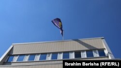 Flamuri i Kosovës në ndërtesën e Kuvendit.