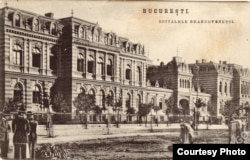 Ansamblul Spitalului Brâncovenesc era format din mai multe pavilioane – chirurgie, medicină internă, reumatologie, obstetrică și fizioterapie – dispuse în jurul unei curți cu arbori bătrâni.