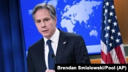 «Будь-які американські громадяни, які залишаються в Україні, повинні виїхати зараз», – додав Етоні Блінкен