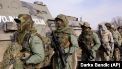 Hrvatski vojnici na jednoj od vojnih vežbi, poligon Gašinci u Hrvatskoj, fortografija iz arhive