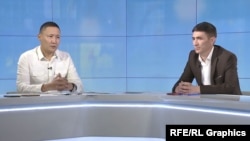 Майор Айбек Камчыбеков жана улук лейтенант Марлис Осмонбеков "Азаттыкка" маек берип жаткан учуру