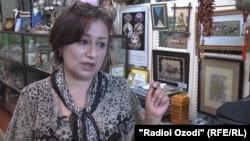 Сарвиноз Ҳоҷиева - рассом ва хабарнигор дар рушду муаррифии ҳунари ҳамсараш Олим Камолов саҳми зиёде гузоштааст