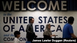 International passengers arrive at Washington Dulles International Airport after the US Supreme Court granted parts of the Trump administration's emergency request to put its travel ban into effect in 2018. (file photo)