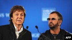 ნიუ იორკი, 2009 წლის 3 აპრილი. პოლ მაკკარტნი და ლეგენდარული "ბიტლსის" კიდევ ერთი ყოფილი წევრი რინგო სტარი პრესკონფერენციაზე.