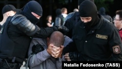 Forțele de securitate din Belarus au reținut mii de protestatari în cadrul unei ample acțiuni de reprimare a disidenței, în urma alegerilor contestate ale lui Lukașenko.