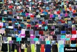 Instalacioni "Mendoj për ty", në stadiumin Fadil Vokrri, qershor 2015.