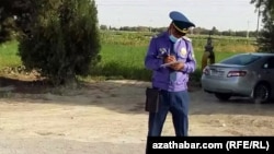 Guratlyk şahadatnamasynyň möhleti gutaran ýa-da tehniki guratlyk barlagyndan asla geçmedik ulaglar polisiýanyň bölüminiň duralgasyna alnyp gidilýär.