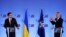 Єнс Столтенберґ (п) Дмитрові Кулебі (л): НАТО рішуче підтримує Україну