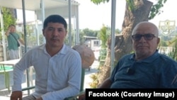 Кыргызстандык тарыхчы Раззак уулу Дастан менен түркиялык окумуштуу Али Бадемжи.