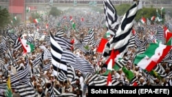 Supporters of Islamic political party Jamiat Ulma-e Islam and allied opposition parties began a sit-in protest in Islamabad on November 1.